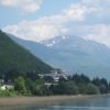 Widok z jeziora ochridzkiego